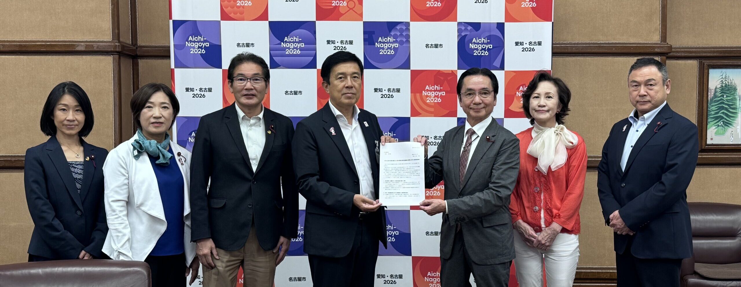 広沢市長へ緊急要望書を手渡す減税日本ナゴヤ議員